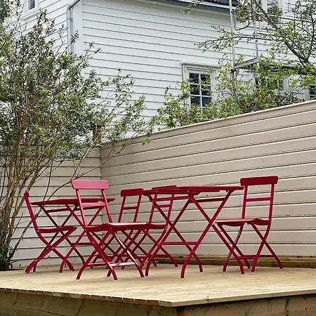 Ledaal Place 1 By アパート